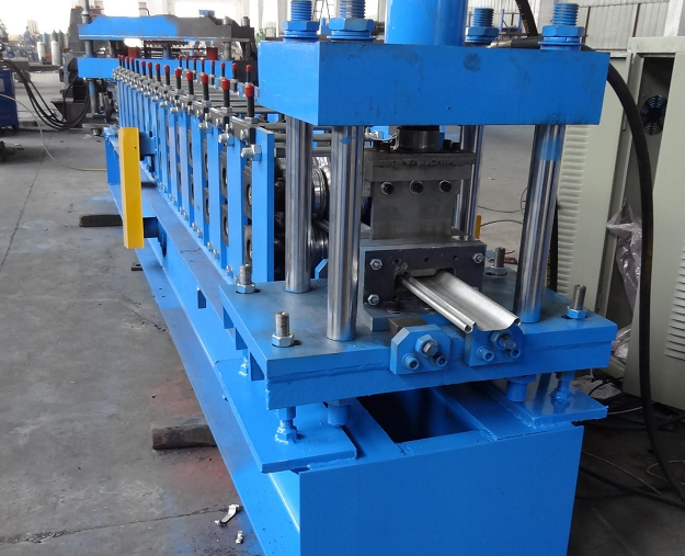 定制卷閘門(mén)簾片成型機(jī)