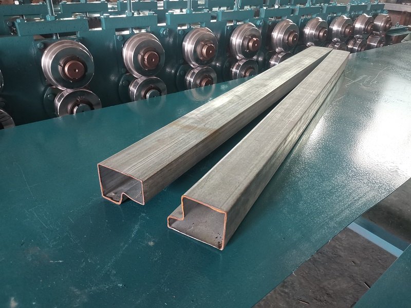 打包箱房橫梁成型設(shè)備2合1